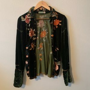 Velvet In bordered top